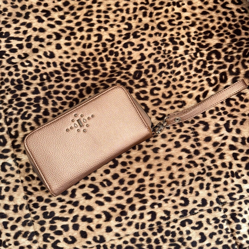 Elegant Gold Wristlet Clutch